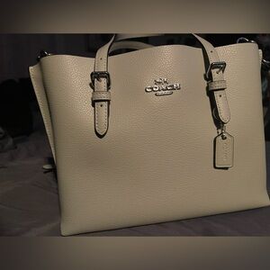 New Cute COACH pistachio-colored crossbody bag✨✅